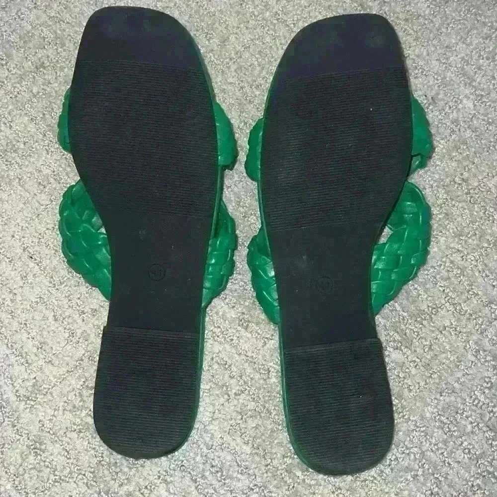 Kelly green braided criss cross sandal - Picture 2 of 2